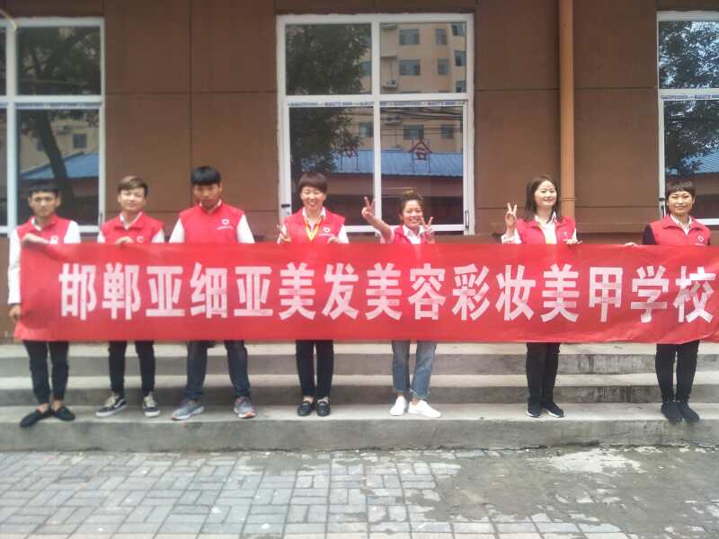 走进敬老院  义务献爱心