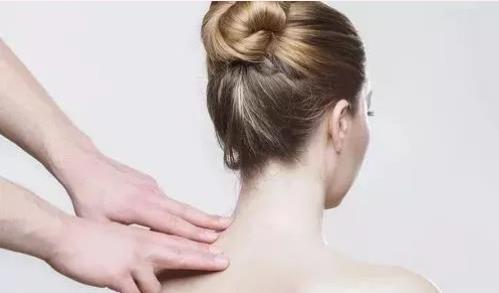 美发店里洗护常见的按摩手法