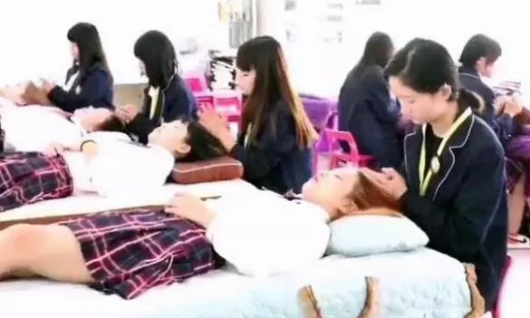 睡觉之前美容养生护肤小妙招,能令你脸部皮肤水润的小秘密